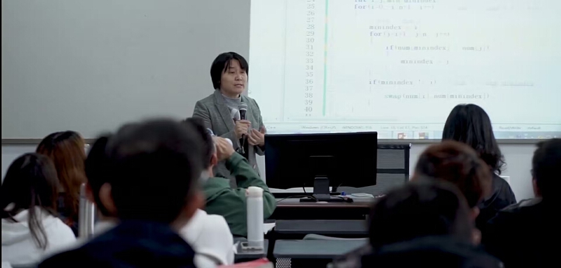 课上玩《王者荣耀》 在农场里“AI养鹅” 深圳高校人工智能专业竟如此有趣
