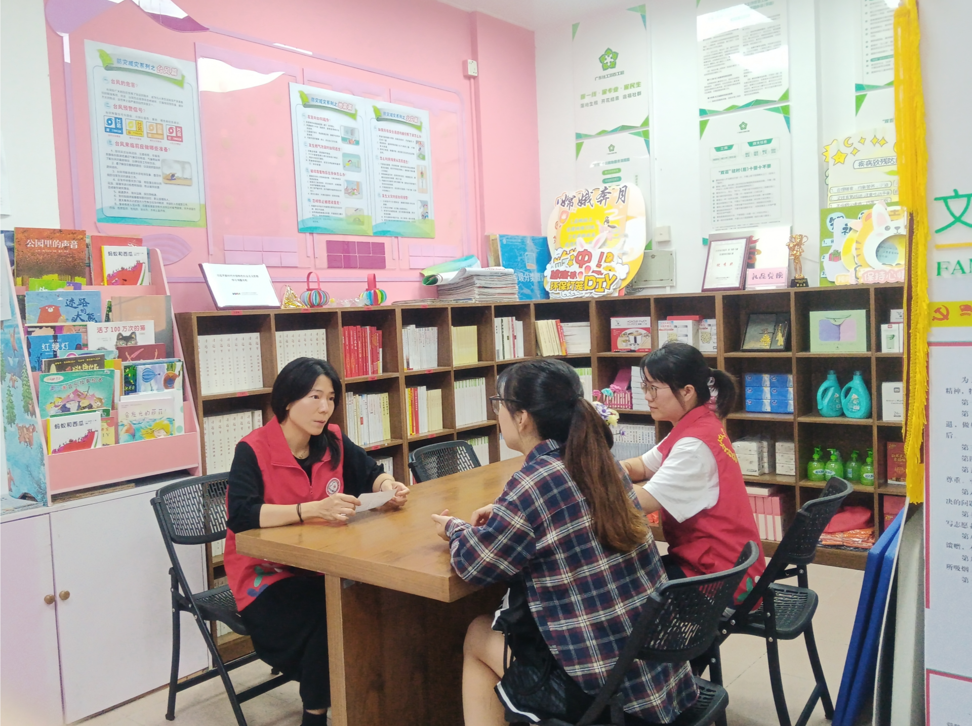 用关爱编织温暖保障网，他们这样做……