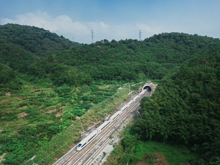 粤港澳大湾区往成渝方向常态化开行动卧列车