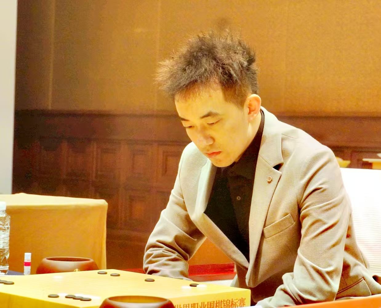 第15届春兰杯世界围棋锦标赛 深圳棋手杨楷文力克韩国名将晋级决赛 