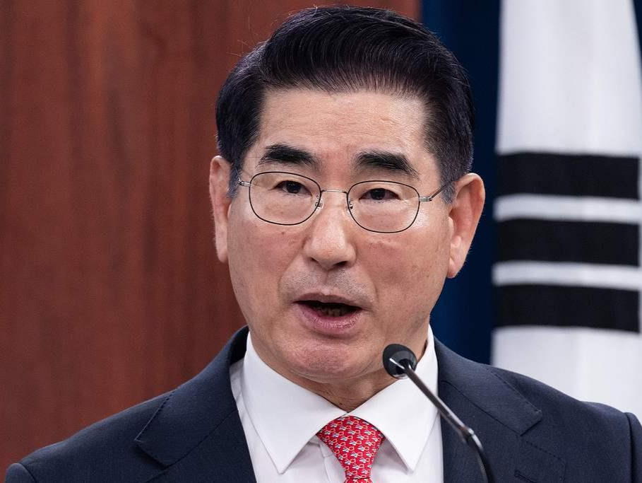 韩国前防长金龙显凌晨主动到检察厅接受调查