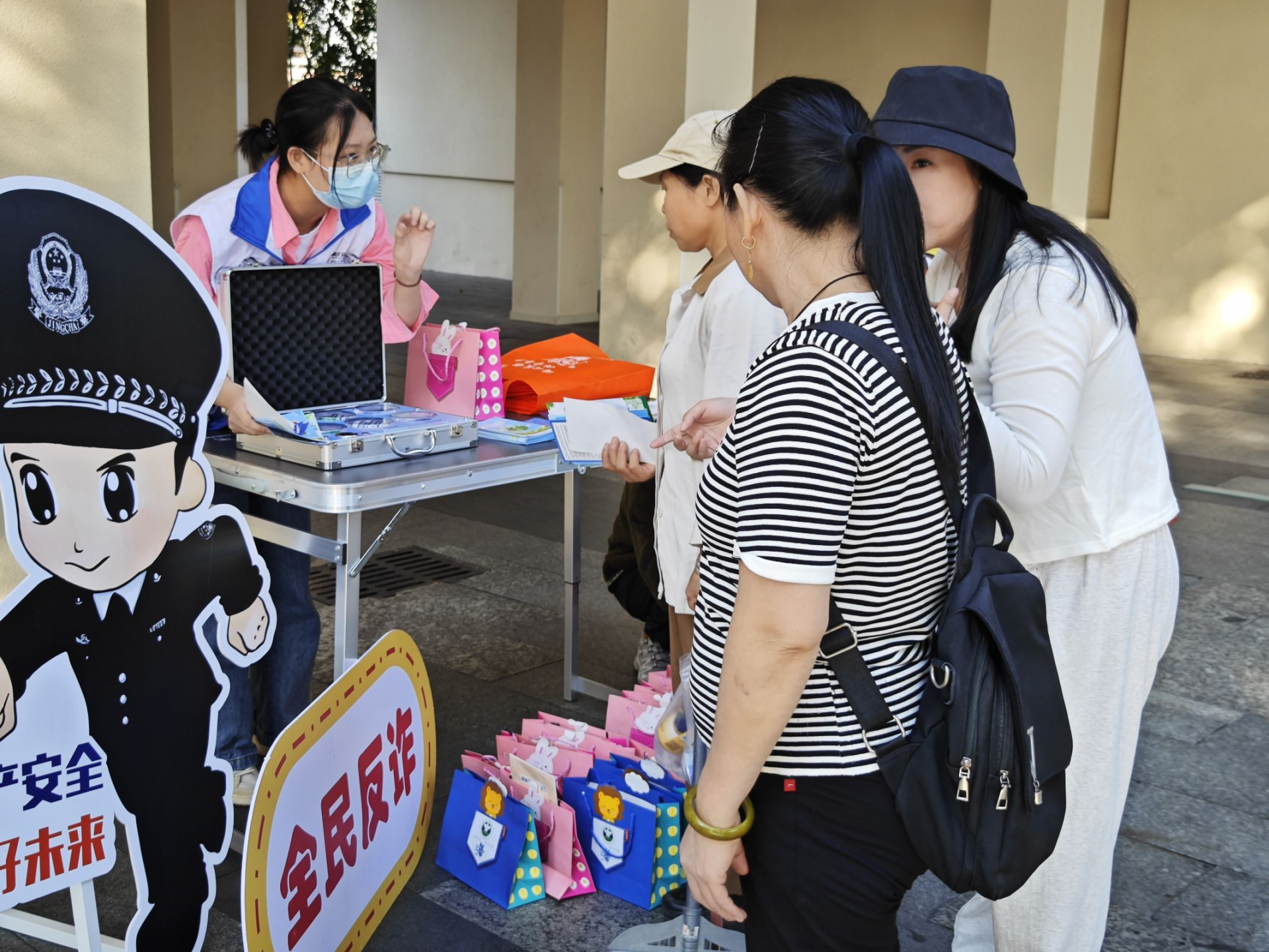 南头街道开展“禁毒+反诈”进工厂宣教活动