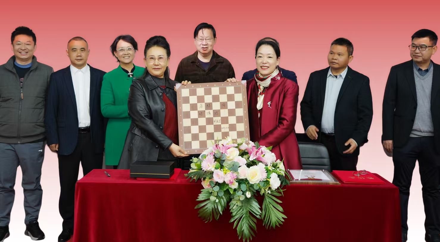 首位亚洲女子国象特级大师刘适兰代言“清远鸡”——深圳清远两地体育与农业跨界合作共谋同发展 