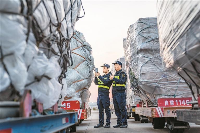 今年前11月深圳机场口岸 货邮吞吐量创历史新高