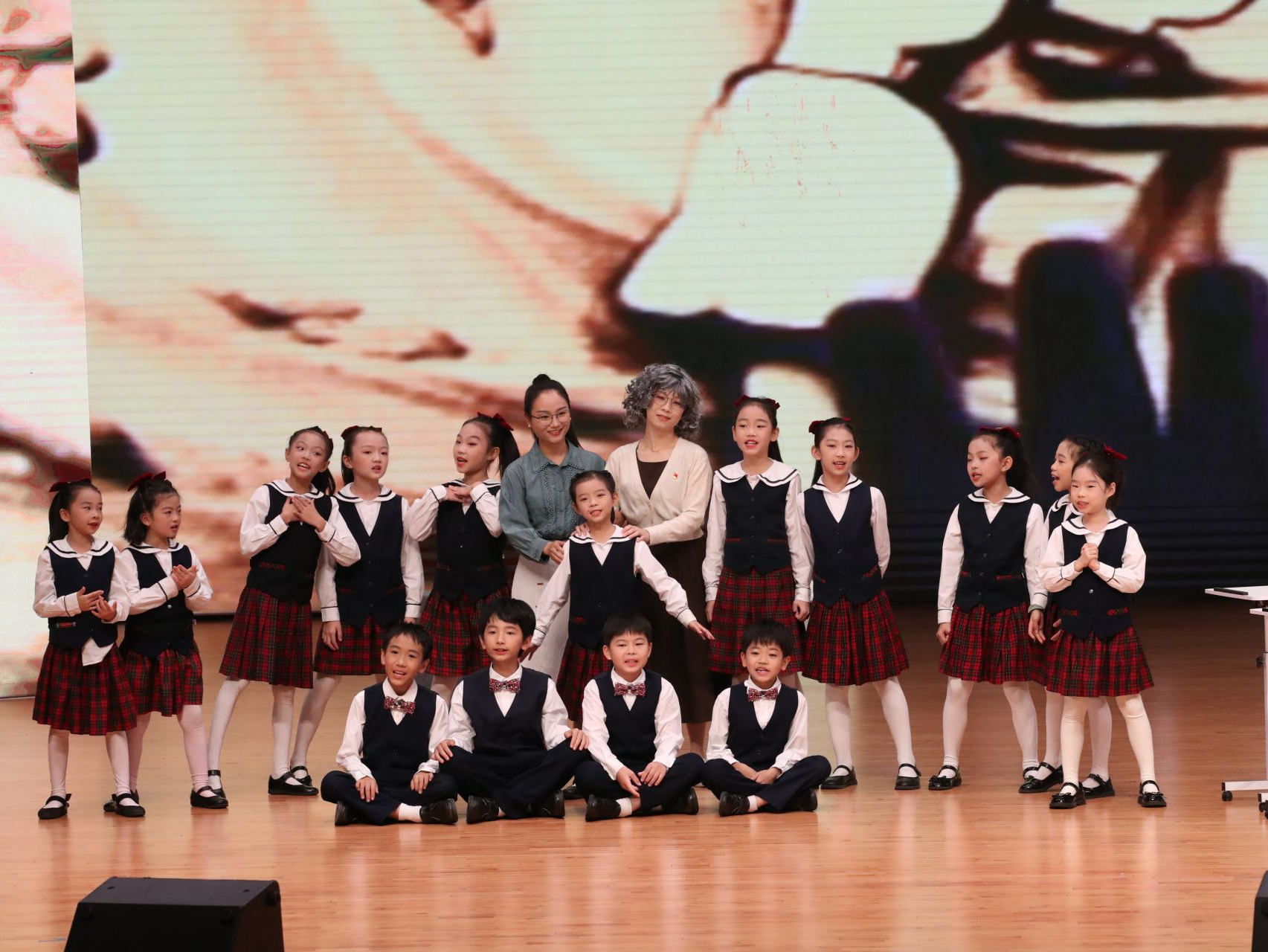 第四届深圳市中小学“我最喜爱的班主任”风采展示活动成功举办