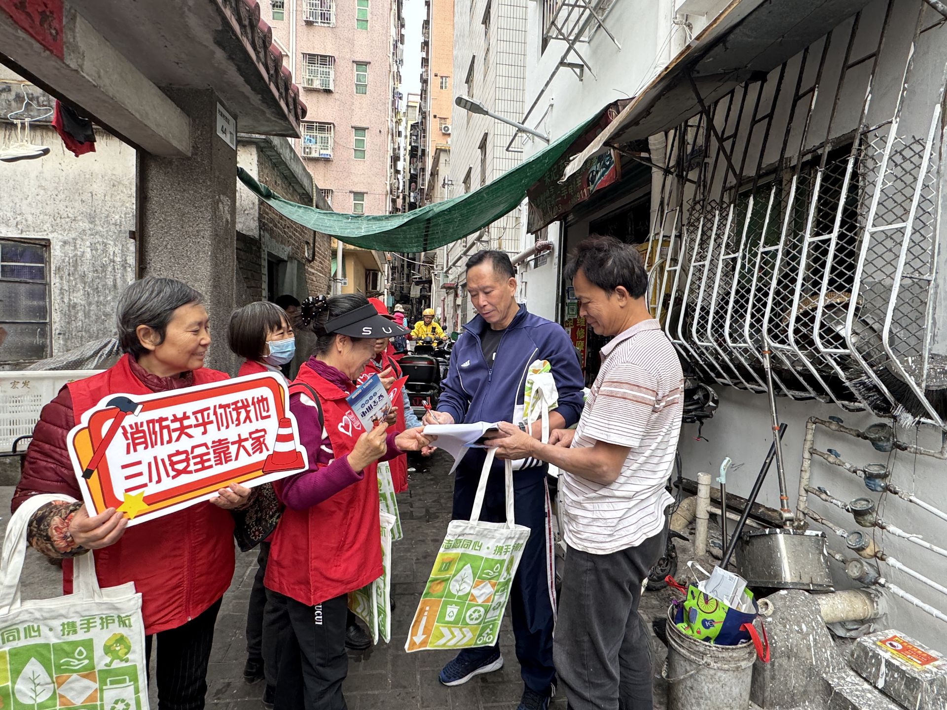 南山区桃源街道龙光社区开展“志愿同心・携手护航”社区治理行动
