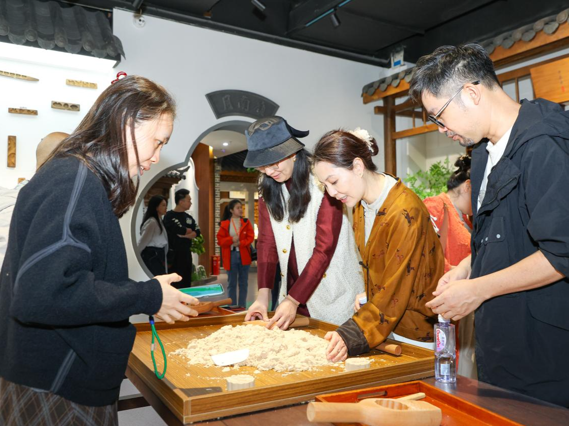 聚焦“百千万工程”主题创作，东莞青年文艺人才深入典型镇村采风