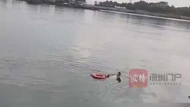 深圳“90后”游泳教练成功救下落水女子