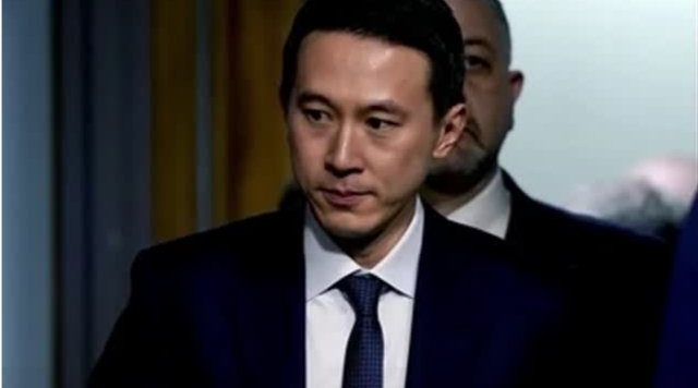 特朗普会见TikTok首席执行官周受资