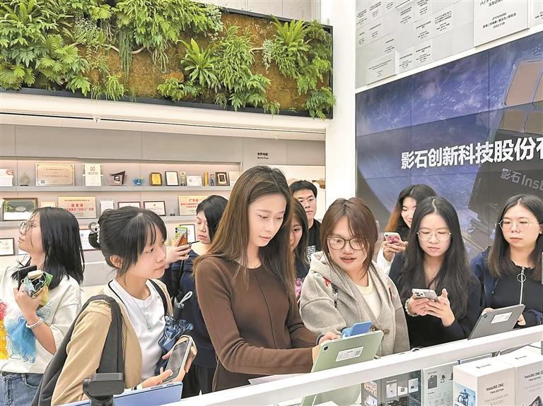深圳大学传播学院在新安开展“访企拓岗”活动