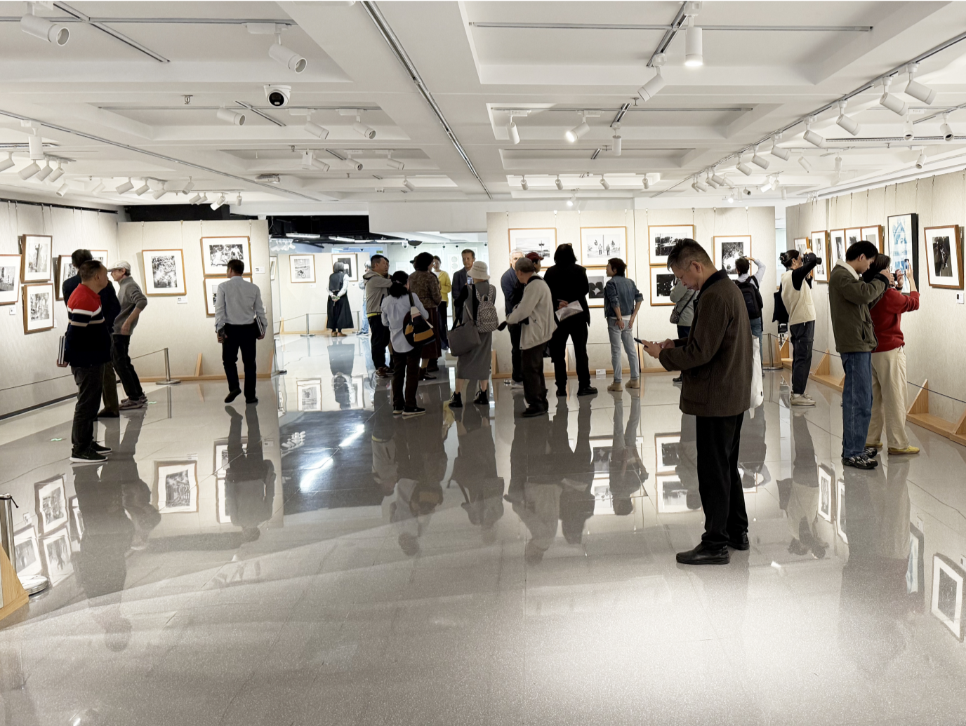 “观物取象——2024深圳黑白摄影年展”亮相深圳艺廊