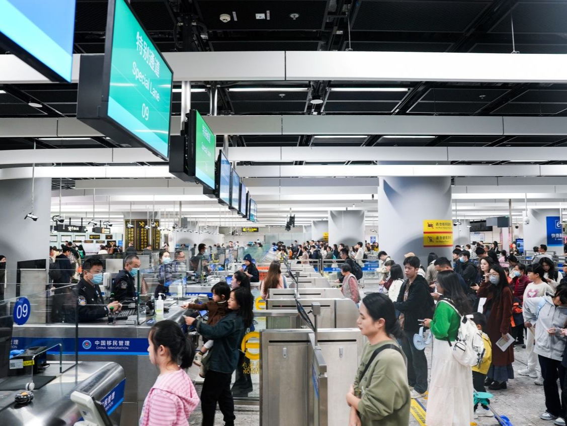 12.8万人次！西九龙站口岸单日客流量再次刷新纪录