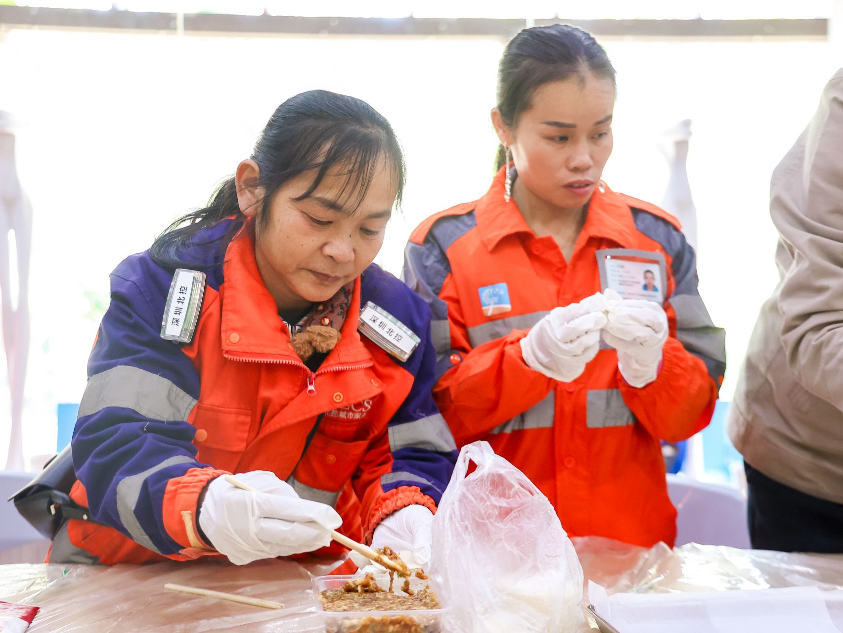 爱心汇聚暖寒冬，深圳关爱困难环卫工人活动举行