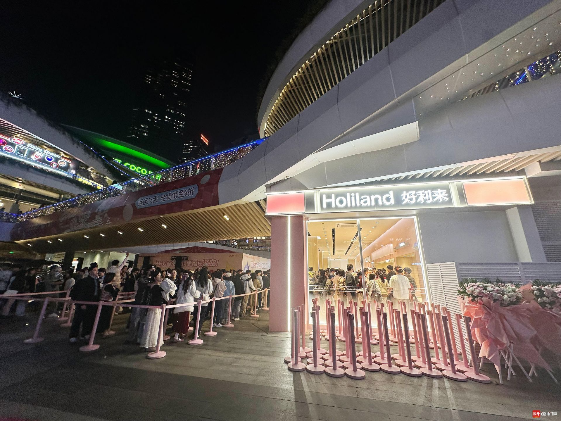 华南首家好利来在深开业：每小时营收超10万元，多款甜品独家供应