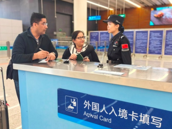 中国免签“朋友圈”持续扩容，皇岗边检站全力以赴助推外籍旅客高效通关
