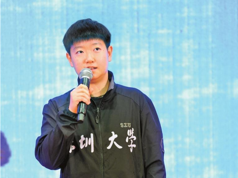 深大俱乐部启航出征乒超总决赛 孙颖莎深大附中“开课”
