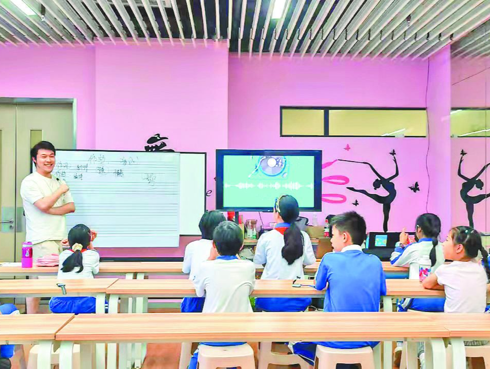 晶报特别报道 | 谈钱就俗了，学习是一辈子的事