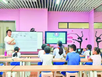 晶报特别报道 | 谈钱就俗了，学习是一辈子的事