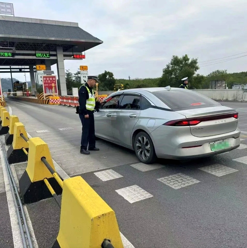 深圳交警全力开展冬季交通安全专项整治行动
