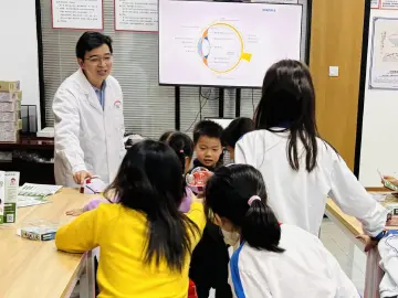 翠宁社区开展儿童青少年护眼科普知识讲座