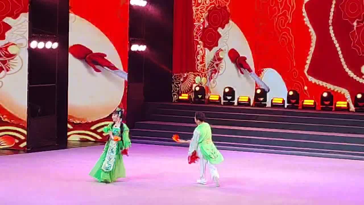 “‘艺’起迎亚冬 共筑冰雪梦”专场文艺演出举行