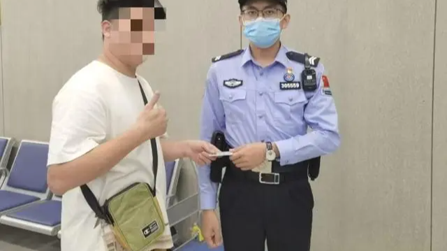 失而复得！深圳边检民警接连出手为过境旅客寻回失物