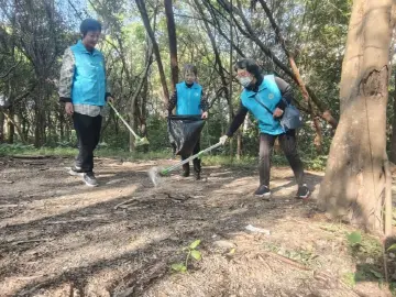 桃花园社区开展河长制活动，大力改善宜居生态环境