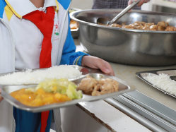 多地发布“校园餐”违法行为举报公告，经查证属实的将给奖励