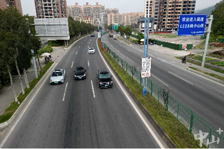 车轧一年不裂不坏！这段国道试验段何以“优秀”？