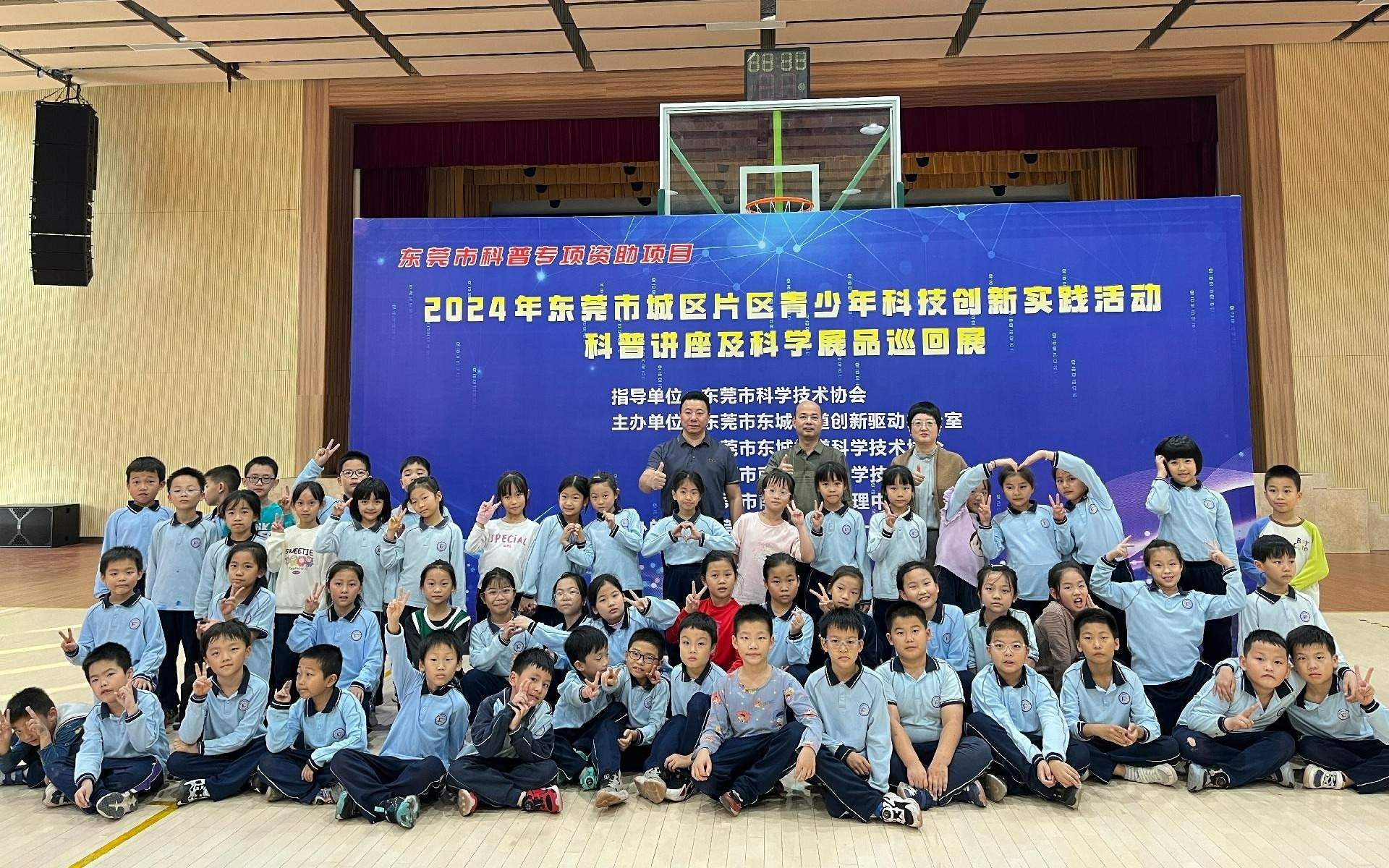 这场科创实践活动为超1200名东莞学生开启科学世界之门