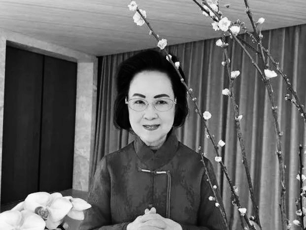 知名作家琼瑶“翩然而去”，遗书公布：不要悲哀，为我笑吧