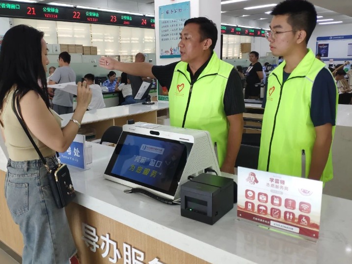 致全市广大志愿者的慰问信：致以崇高的敬意和诚挚的慰问！