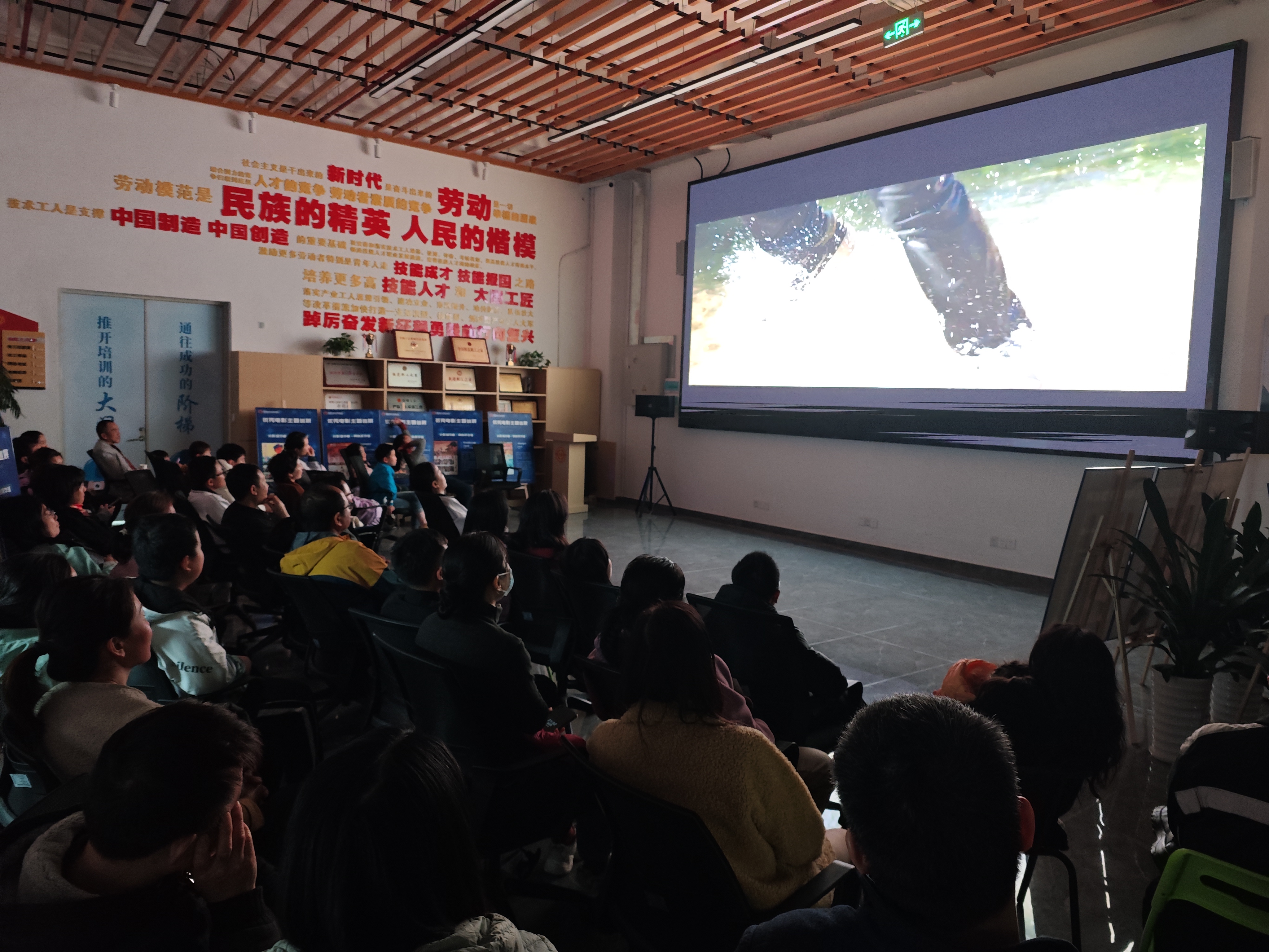 宝安光影盛宴进社区，万人共赴视听之旅