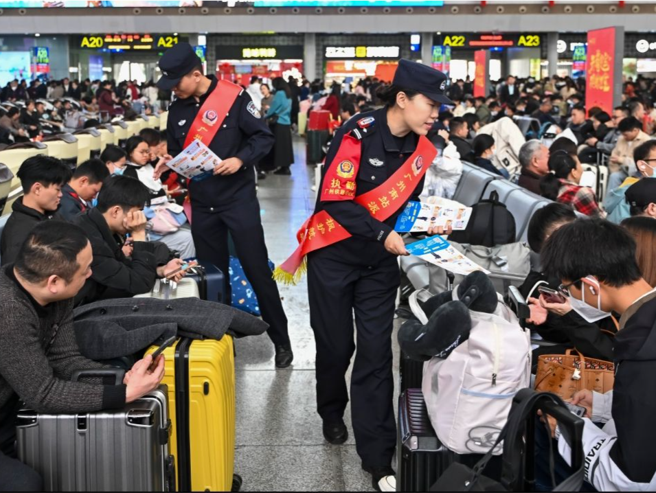 春运首日：广州南站派出所“南枫”护航队正式启航