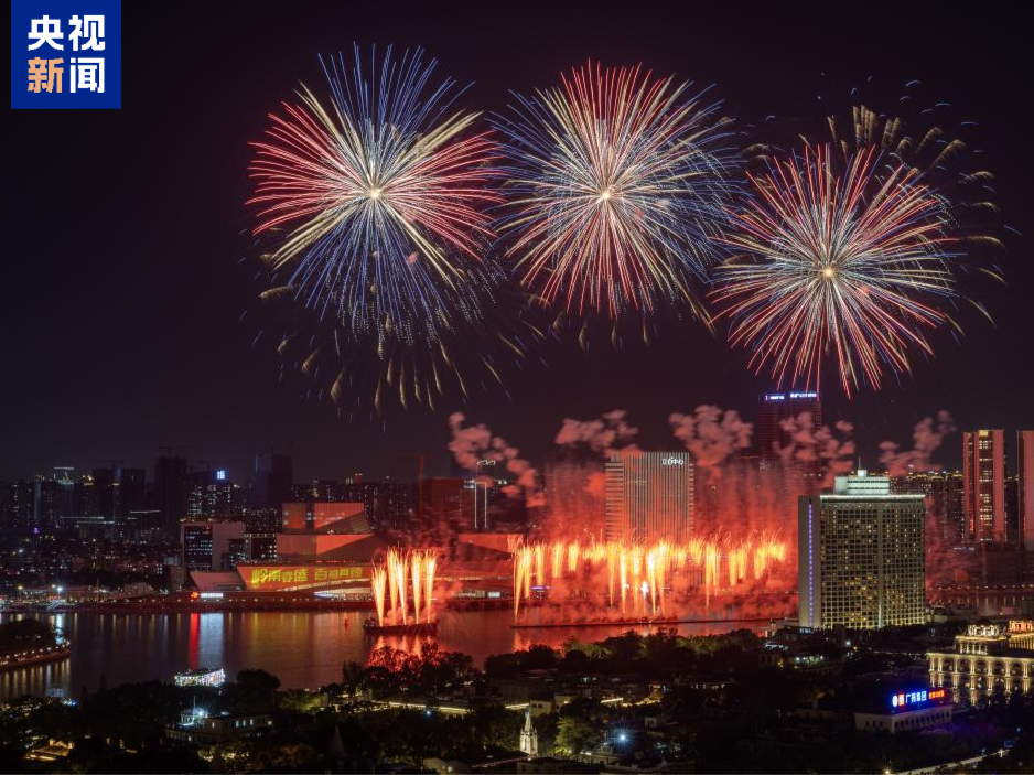 靓爆镜！超15万发烟花+2025架无人机 大年初一晚广州夜空震撼大图来了