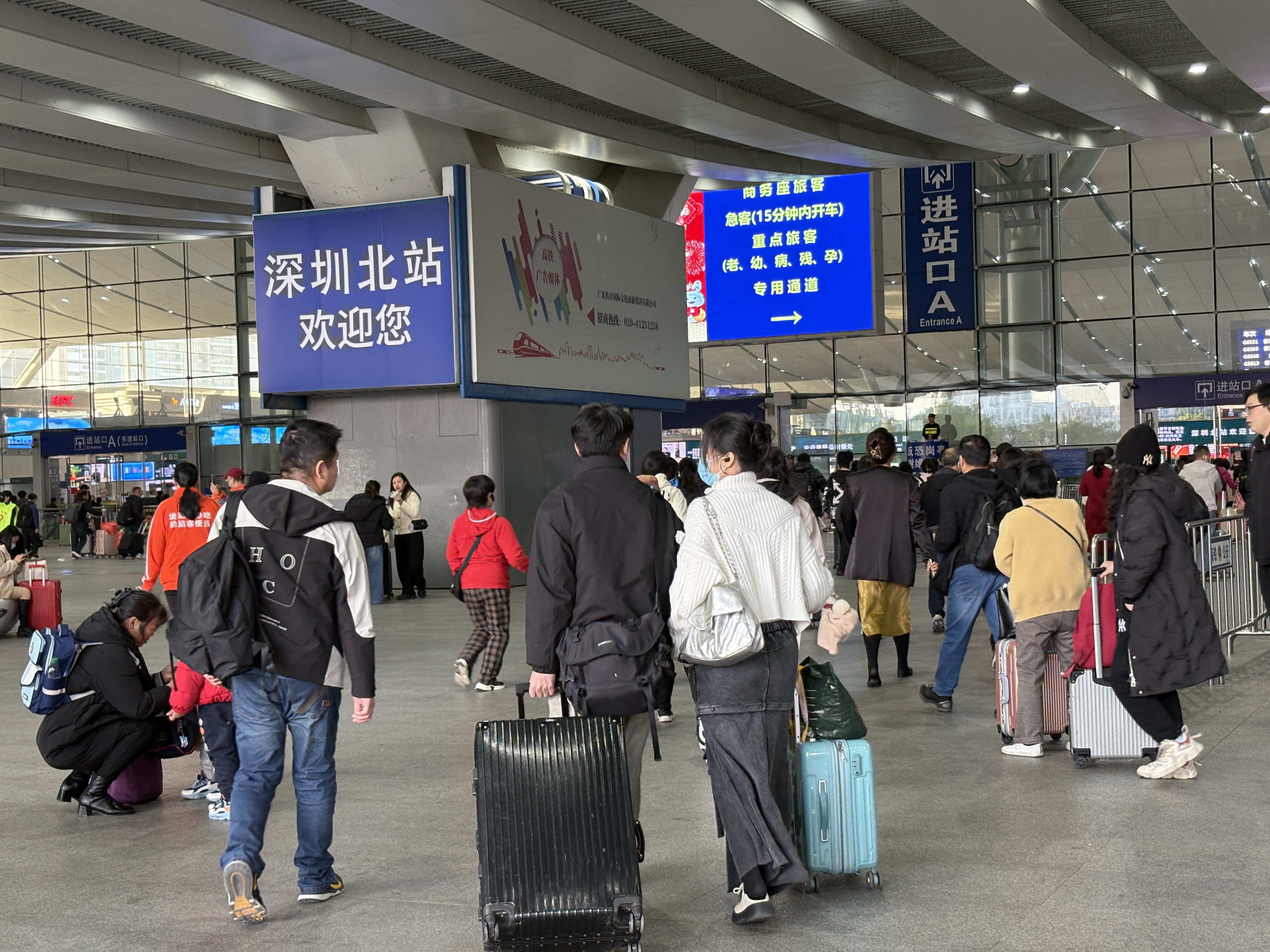 深圳铁路单日旅客发送量连续七天突破42万人次