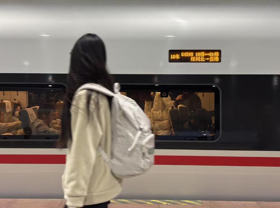深圳铁路春运返乡高峰期加开夜间高铁410余列，首趟凌晨已发车