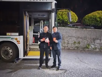 为春节服务一线公交人送去祝福！深圳巴士集团开展员工新春关爱活动