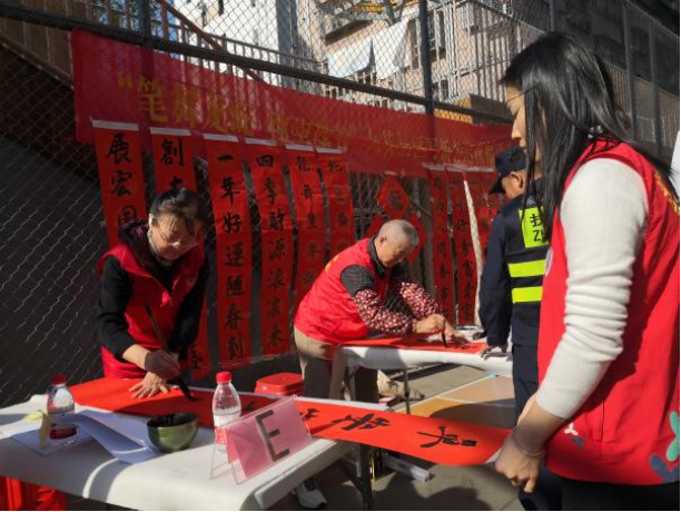 布吉街道大芬社区：“一老一小”品年味 辞旧迎新和乐融