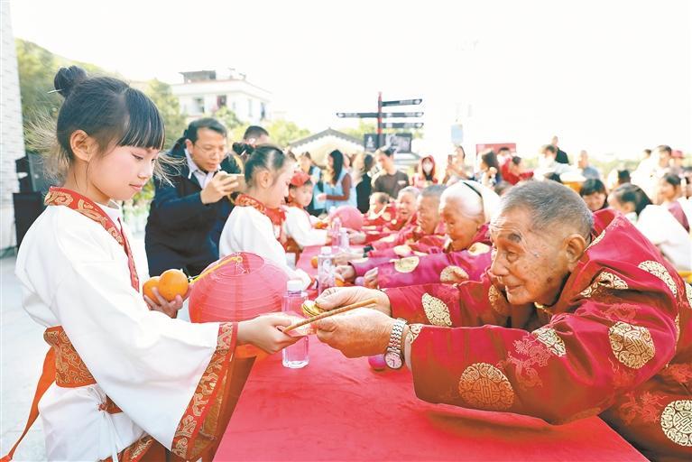 甩掉“懒惰”以勤奋迎新年，东莞茶山镇举行2025年“卖懒”文化节
