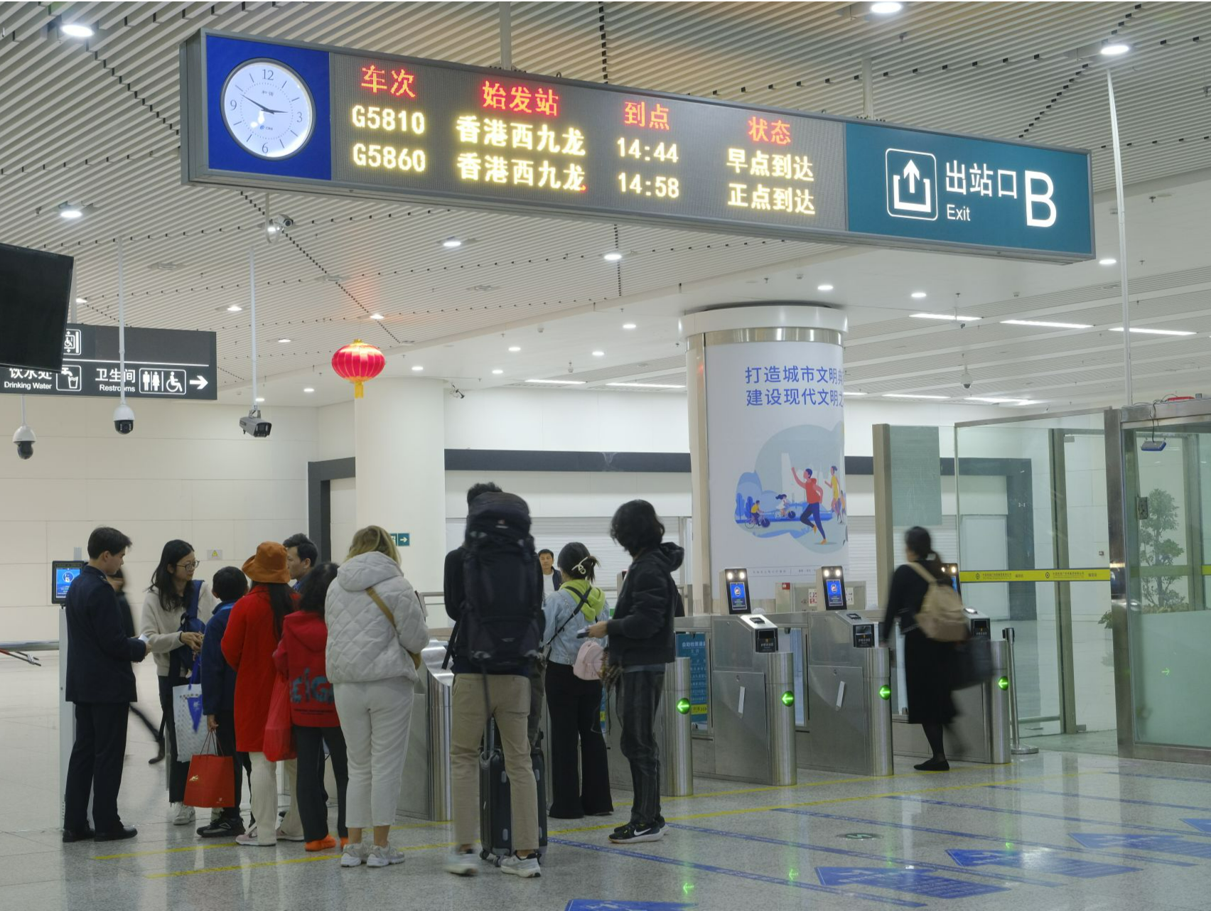 春节假期前三天，广深港跨境高铁累计运送旅客30.3万人次