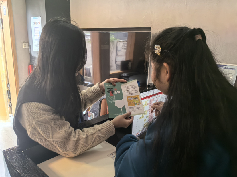 梅沙街道：禁毒知识走进家门，共创健康无毒家园