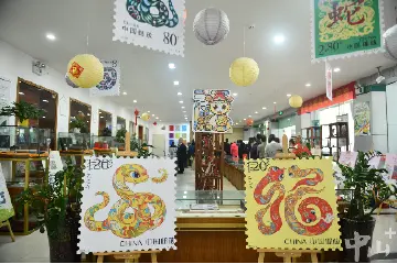 蛇年邮票首发！“集邮F4”闪现中山东区集邮专卖店