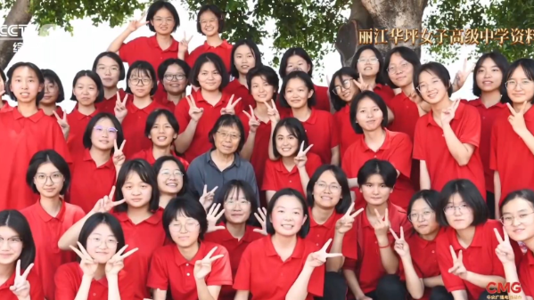 14届毕业生同台 张桂梅带出的姑娘们如今闪闪发光