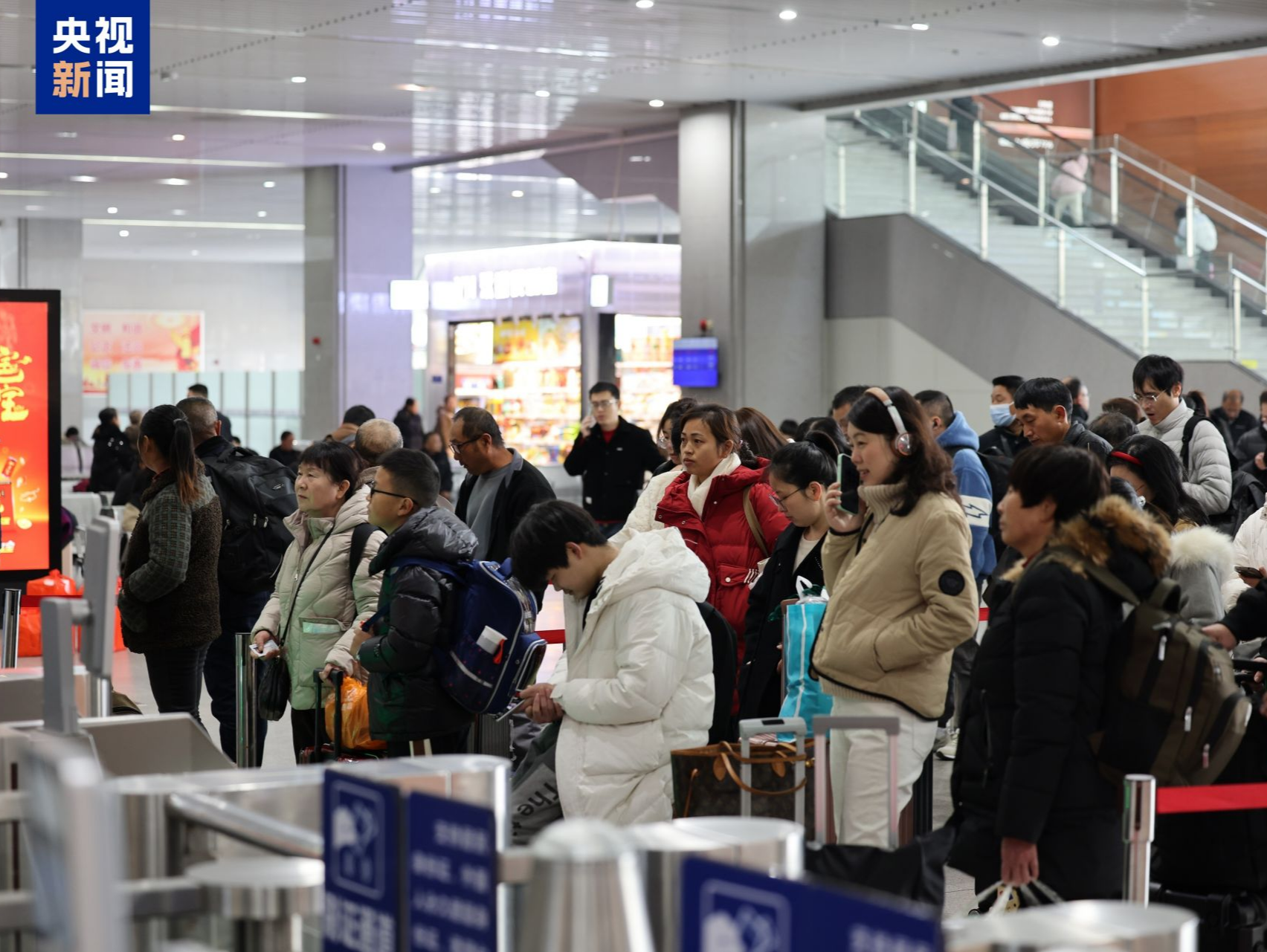 春运首日全国铁路发送旅客1039万人次 1月15日预计发送旅客1100万人次