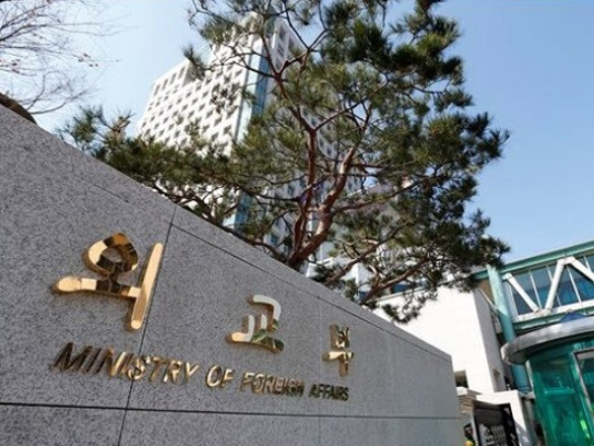 美国务卿布林肯抵达韩国，将与韩外长会谈 
