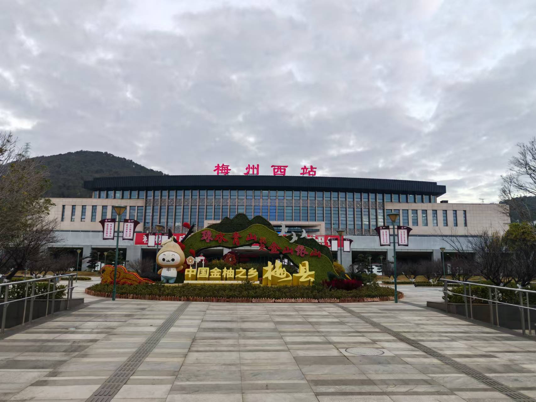“时速350公里”的梅龙高铁迎来春运首秀