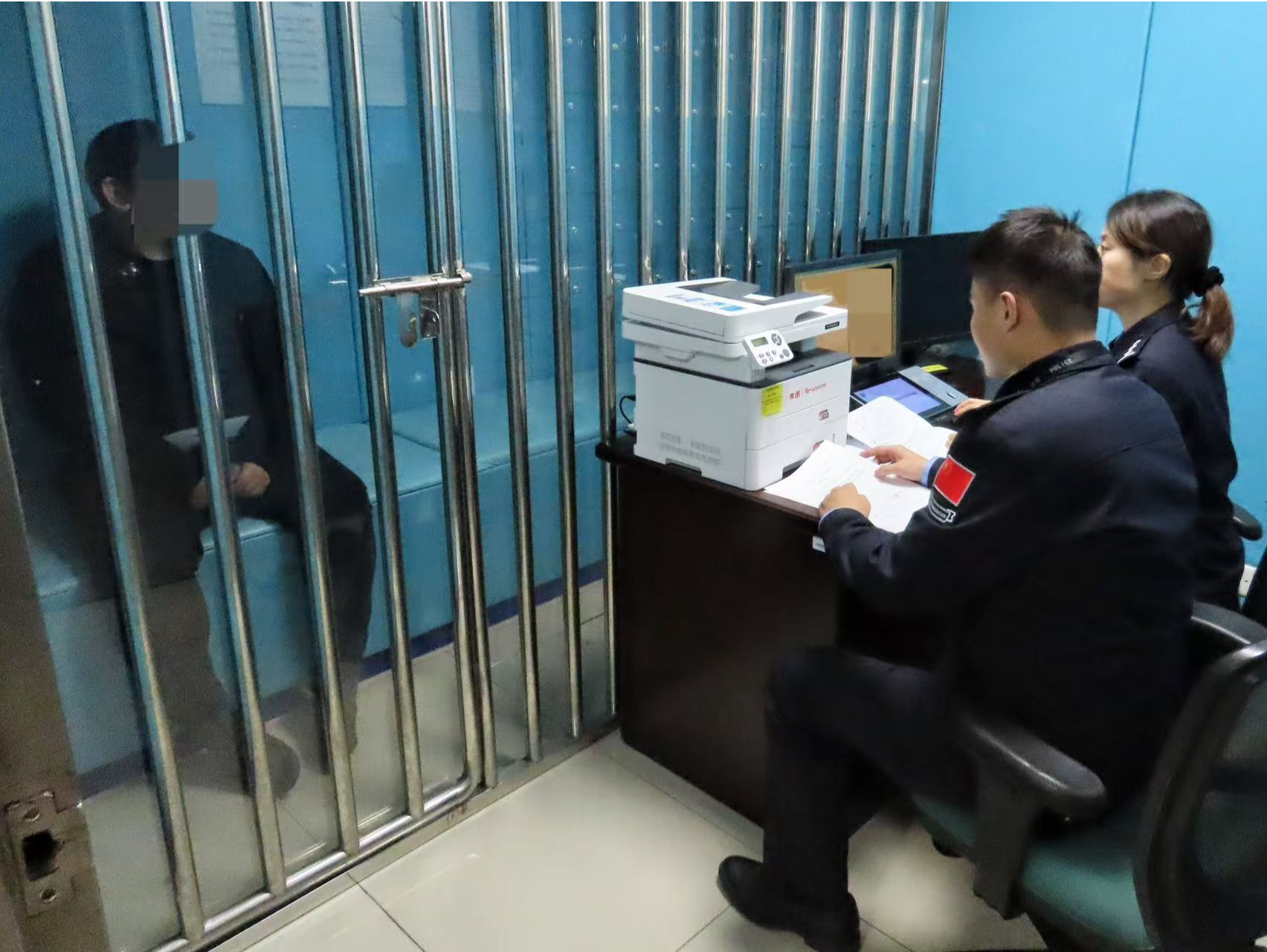 离谱，我爸不是我爸？罗湖边检站查获一宗非法出境案