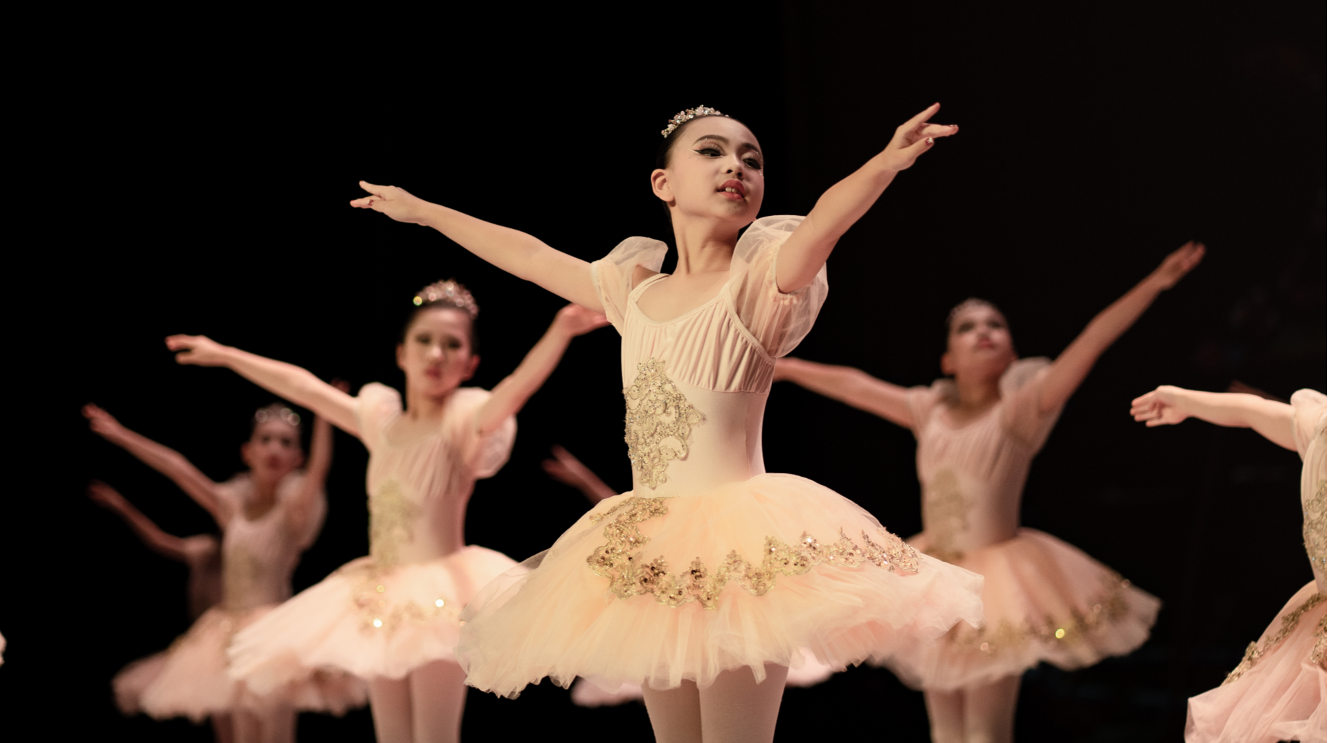 启蒙芭蕾之爱，雕琢芭蕾之美！“城芭”举办成立十周年主题汇演