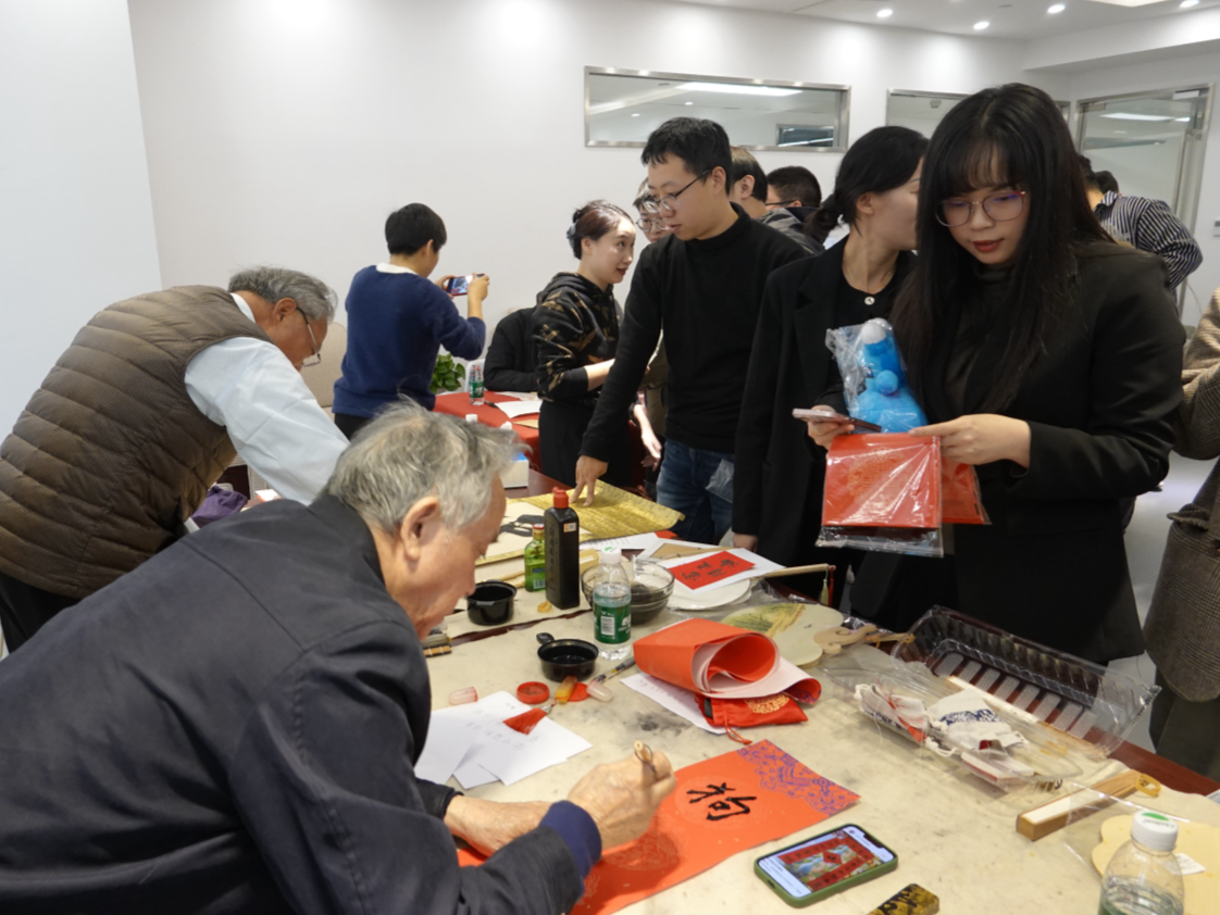 深圳赛西工会与花果山社区工联会携手合作举办“挥毫泼墨贺新春”书法活动